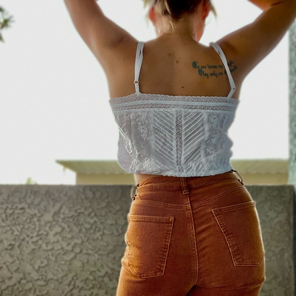 White buttoned camisole tank top - Picture 3 of 4